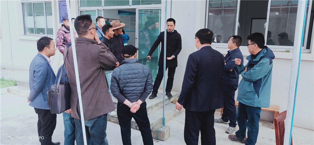 西南督查組在自治區(qū)、日喀則市、吉隆縣、吉隆鎮(zhèn)有關(guān)領(lǐng)導的陪同下對吉隆鎮(zhèn)污水處理廠檢查工作