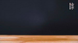 老豆腐切小塊。