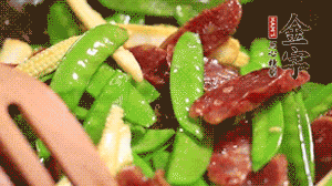 出鍋前加少許鹽調(diào)味就可以啦！