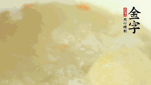 然后再放紅棗、枸杞，調和湯品味道，小火燉煮1小時。