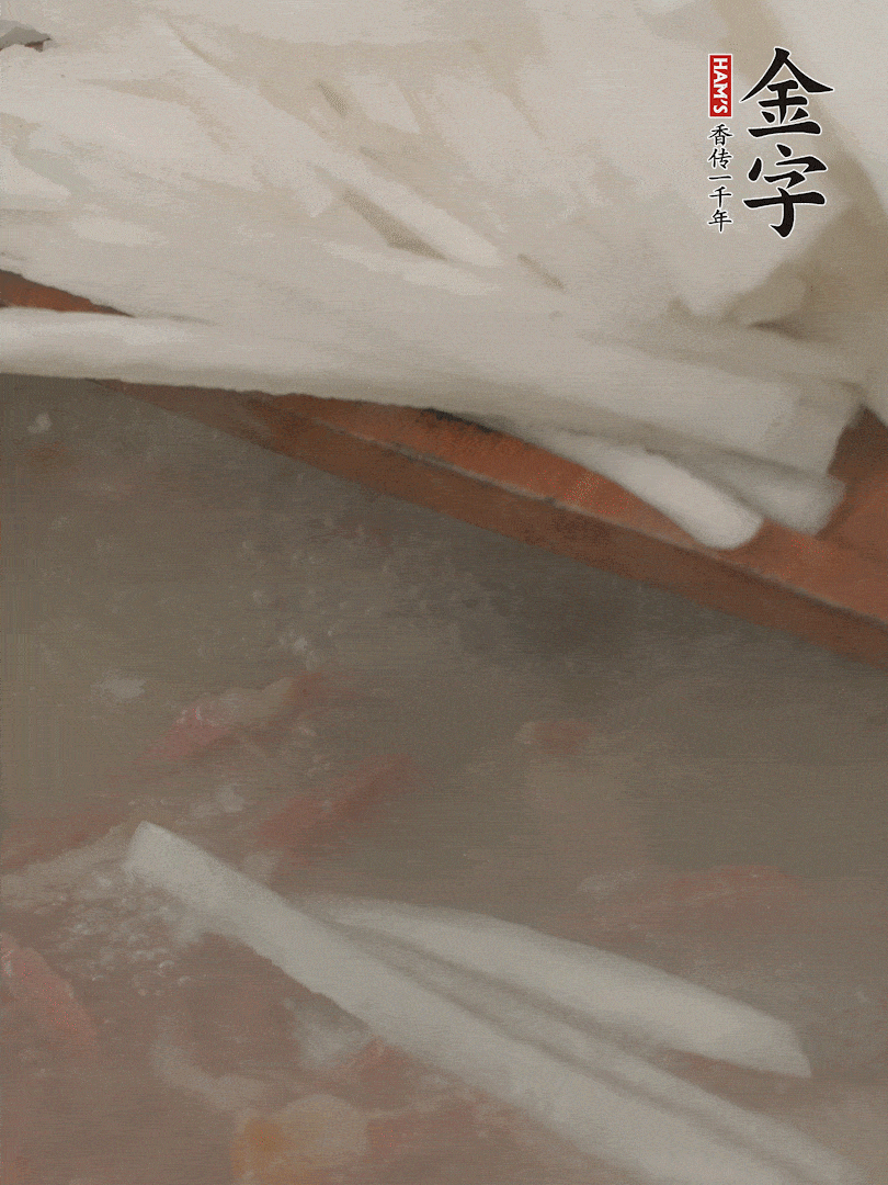 放蘿卜絲，燉5分鐘。