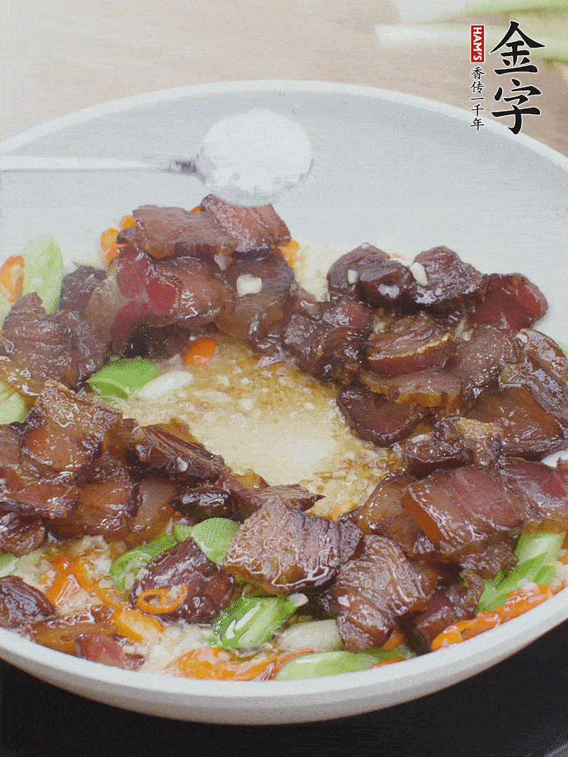下醬油肉，一點(diǎn)生抽、白糖調(diào)味。