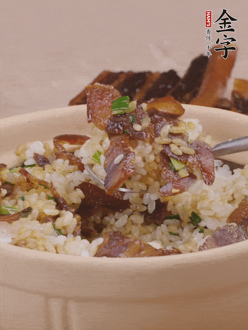 揭蓋后撒點蔥花裝飾，趁熱拌勻。