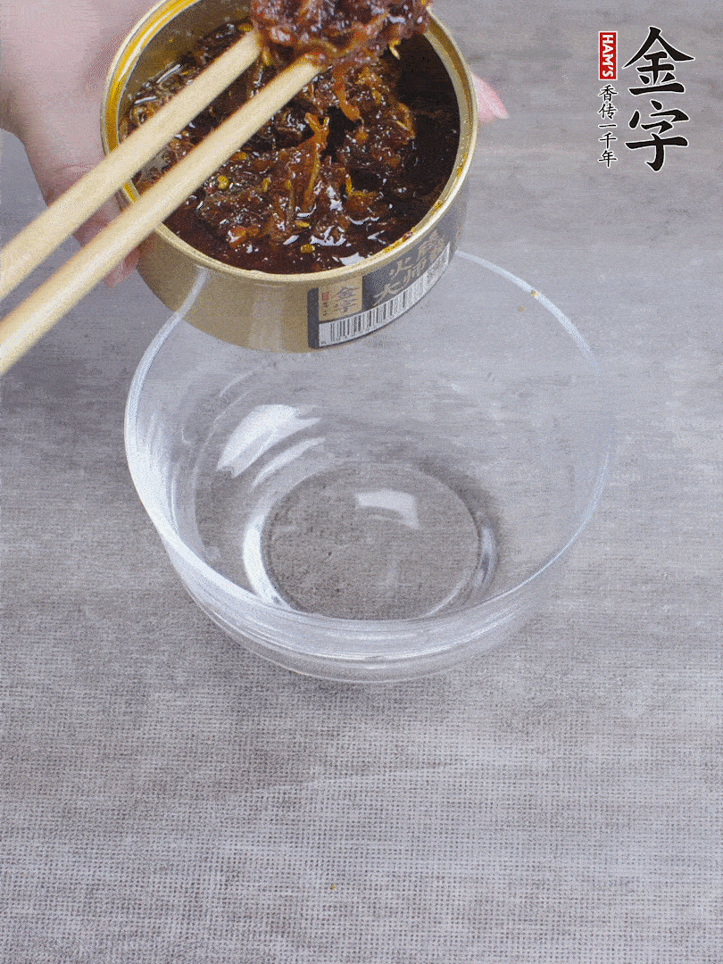 金字火腿大師醬2勺、醬油1勺、白砂糖1/2勺調(diào)勻。