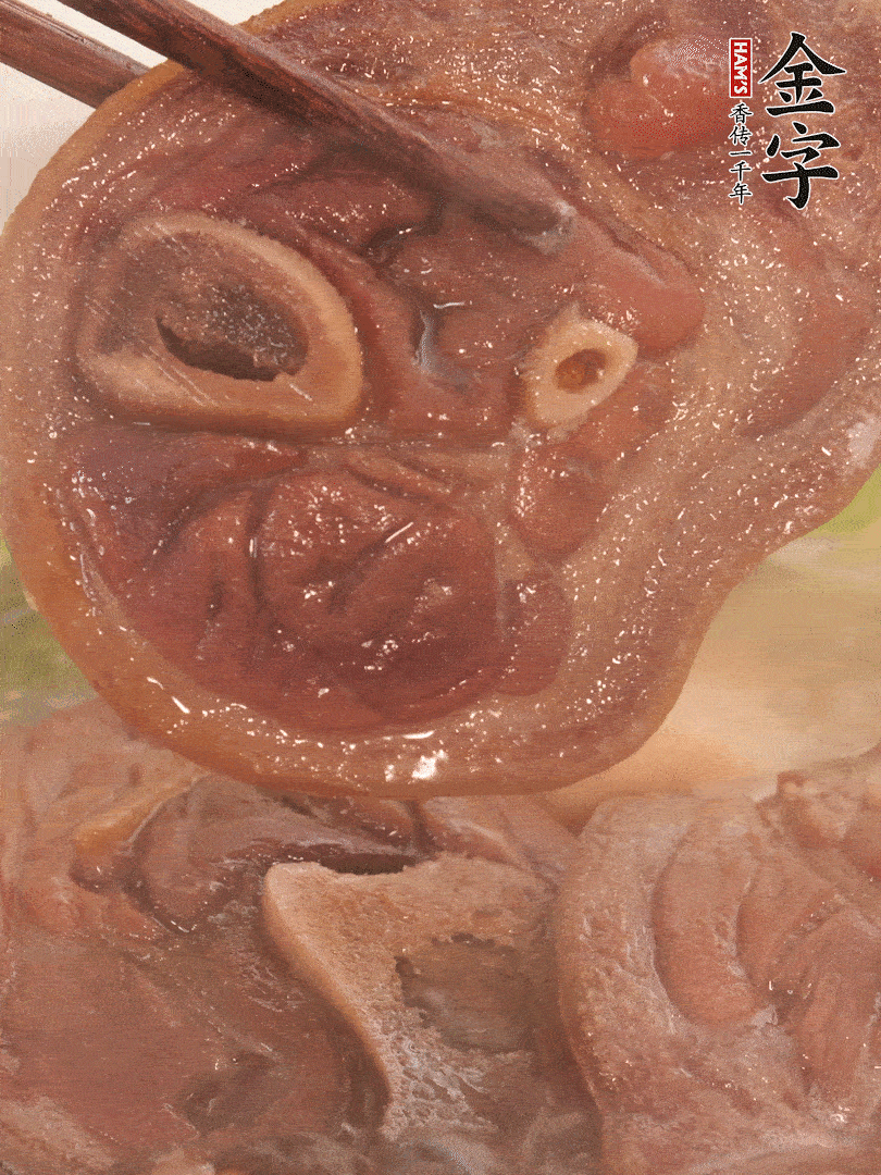 大火燒開后，調(diào)成小火燜煮30分鐘，煮至蓮藕軟糯。