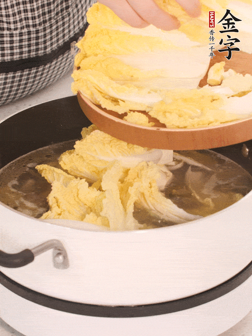 放入娃娃菜、金針菇再燉煮5分鐘。