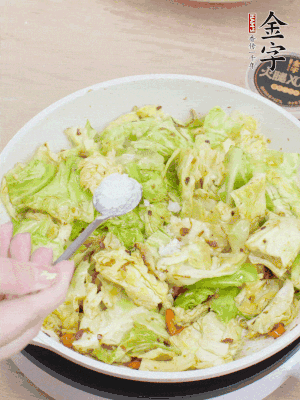 一點(diǎn)鹽、糖調(diào)味。