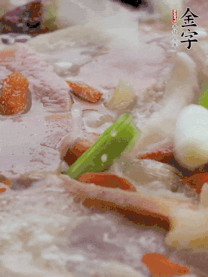 最后下枸杞、蒜白。