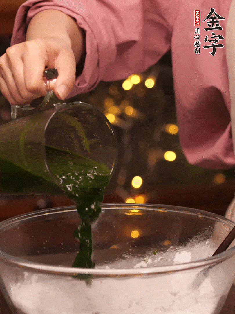 清明粿粉，分次加艾草泥，加點油揉2分鐘