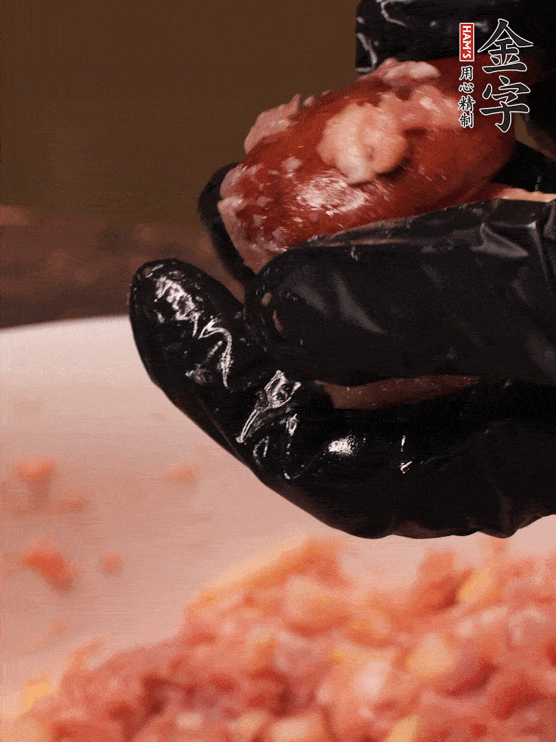 攪拌上勁，15g食用油，再攪拌一下，分成30g小圓球，冰凍1小時