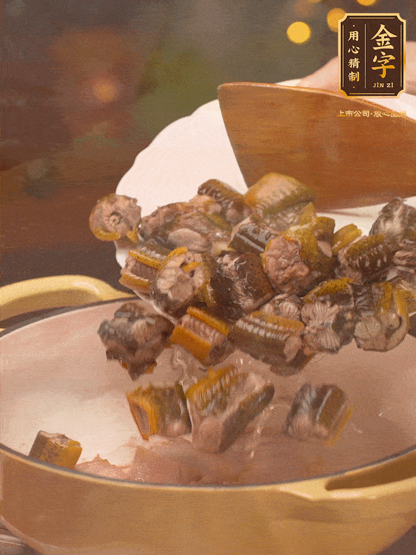 再加入黃鱔、春筍 炒出香味