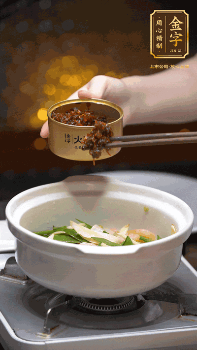 蝦仁、XO醬，猛火翻炒均勻