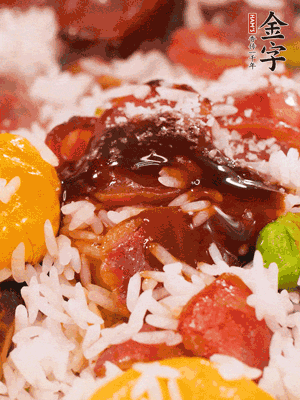 調(diào)醬汁，把蠔油：生抽：老抽：香油按1:2:1:0.5的比例。