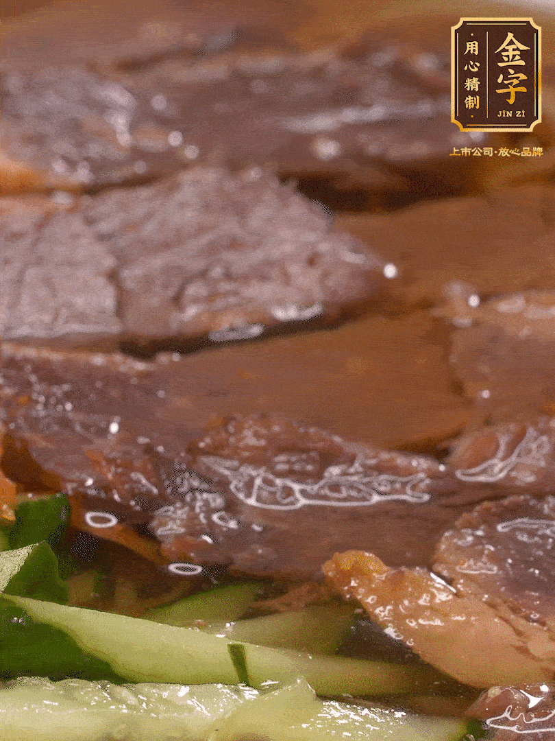 養(yǎng)麥冷面，涼水中清洗浸泡5分鐘，沸水中煮3分鐘，涼水漂洗沖涼