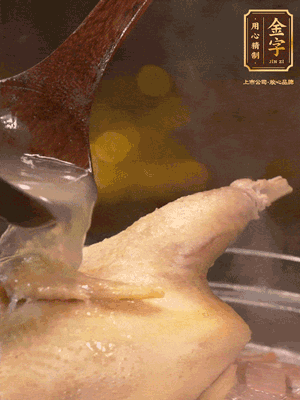 大火燒開(kāi)后，撇去浮沫。轉(zhuǎn)小火燉2個(gè)小時(shí)