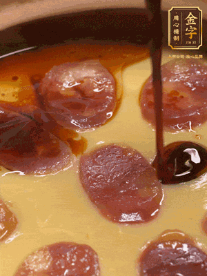 再撒上蔥花，生抽，芝麻油