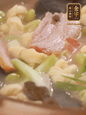 最后加一點(diǎn)蠔油、雞精調(diào)味