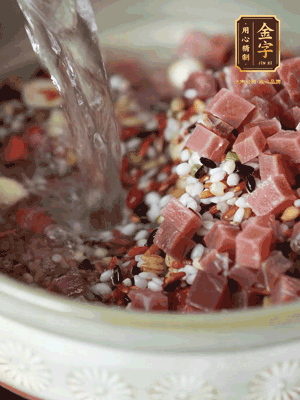 加入金字火腿丁，清水