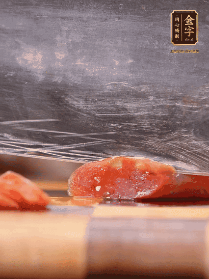 臘腸蒸熟，切片備用