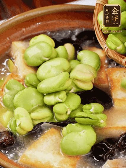 最后可以放豆瓣、木耳煮熟，依照個人口味加點鹽調(diào)味