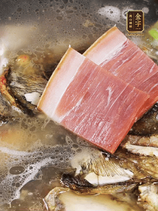 大火燒開，大火煮10~15分鐘。放入切好的豆腐，再煮5分鐘大火燒開，大火煮10~15分鐘。放入切好的豆腐，再煮5分鐘